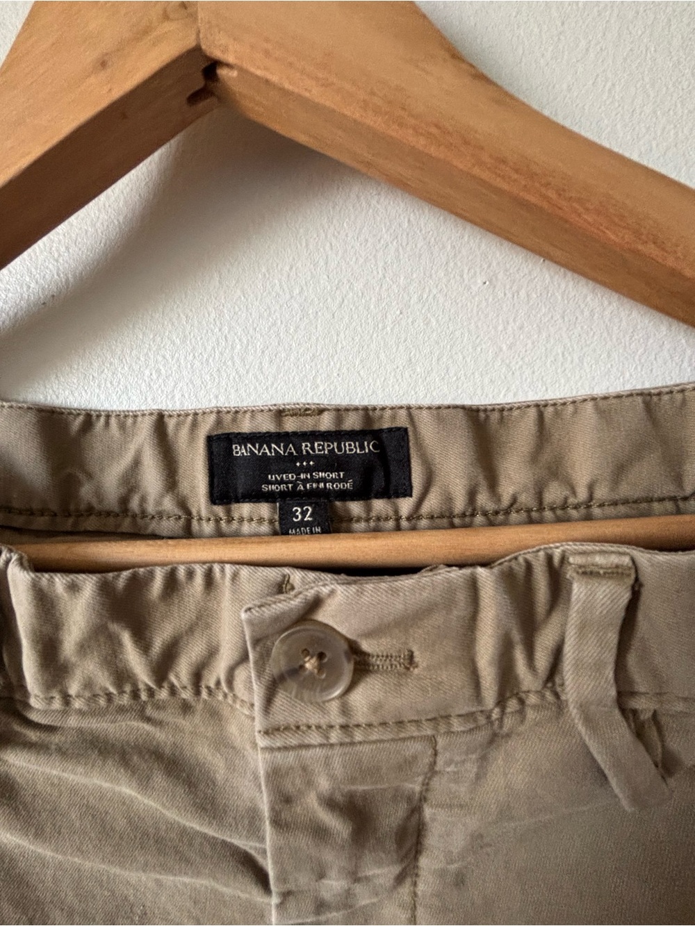 Banana Republic Men's Flat-Front Shorts in Khaki - Picture 3 of 8